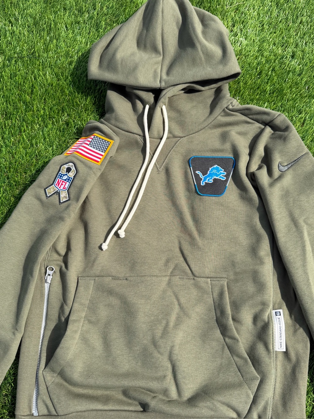 Nike Women’s Detroit Salute to Service Sideline Standard Issue
Dri-FIT Hoodie
